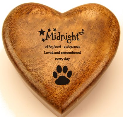 Name, stars and a paw engraved on a mango wood heart urn