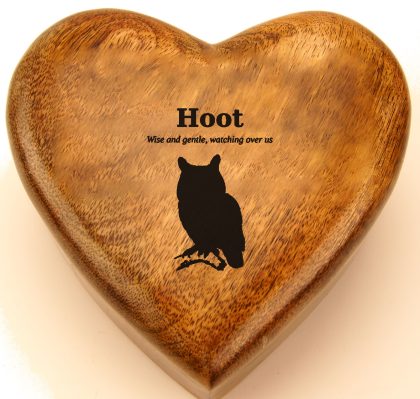 Owl on a branch engraved on a mango wood heart urn